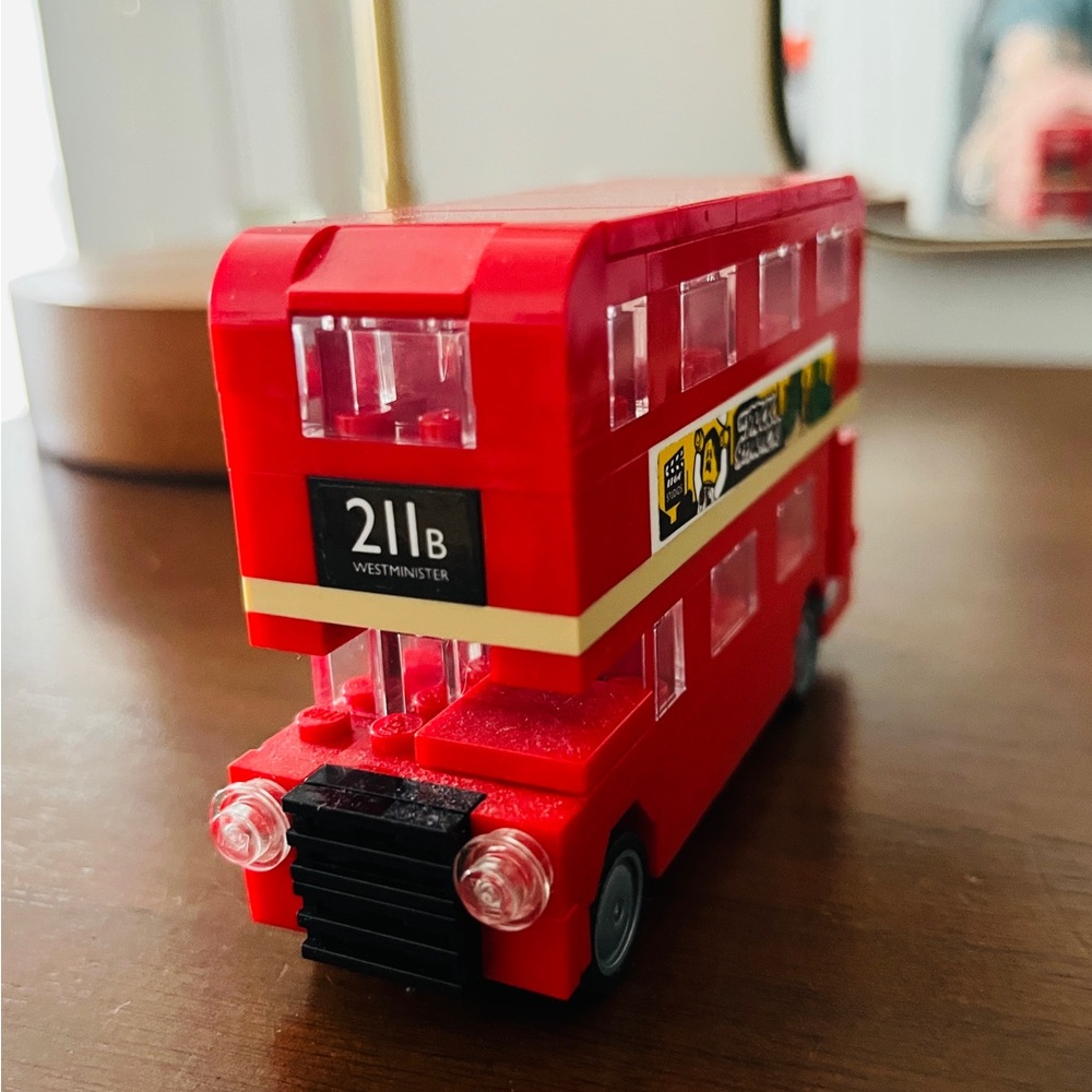 LEGO Authentic London Double-Decker Red Bus - Picture 3 of 5